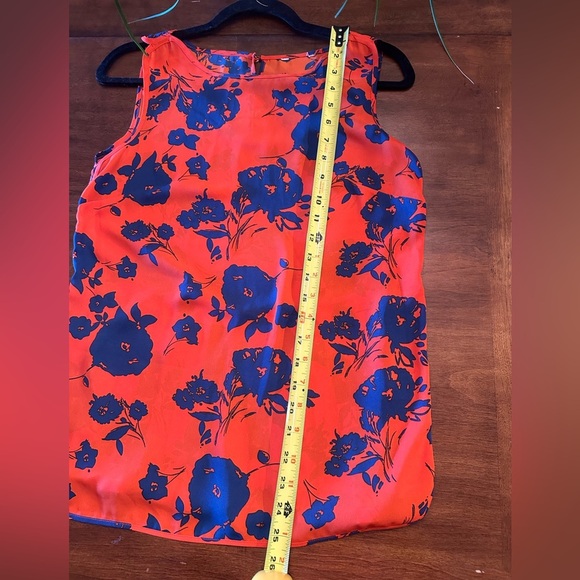 Stunning sleeveless floral top - Picture 6 of 6